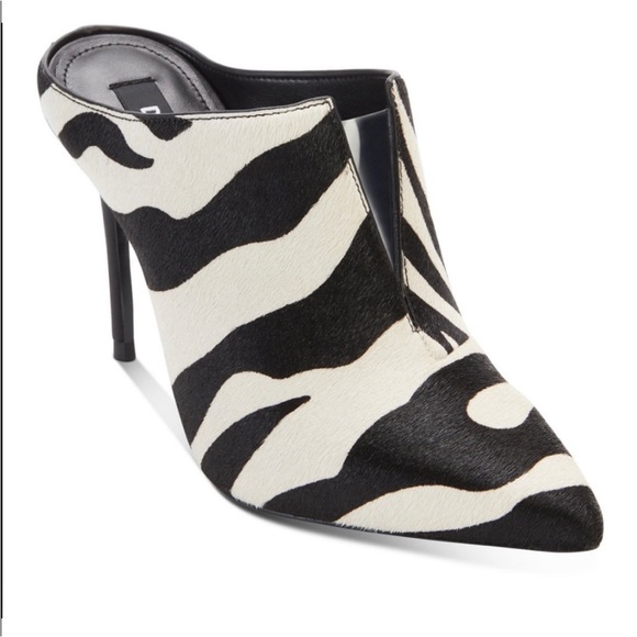 Dkny Shoes - 🌟 MAKE A STATEMENT 🌟 DKNY Dacey mules, 9.5